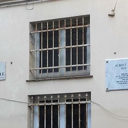 Апартаменты La Casa Di Einstein Генуя Экстерьер фото